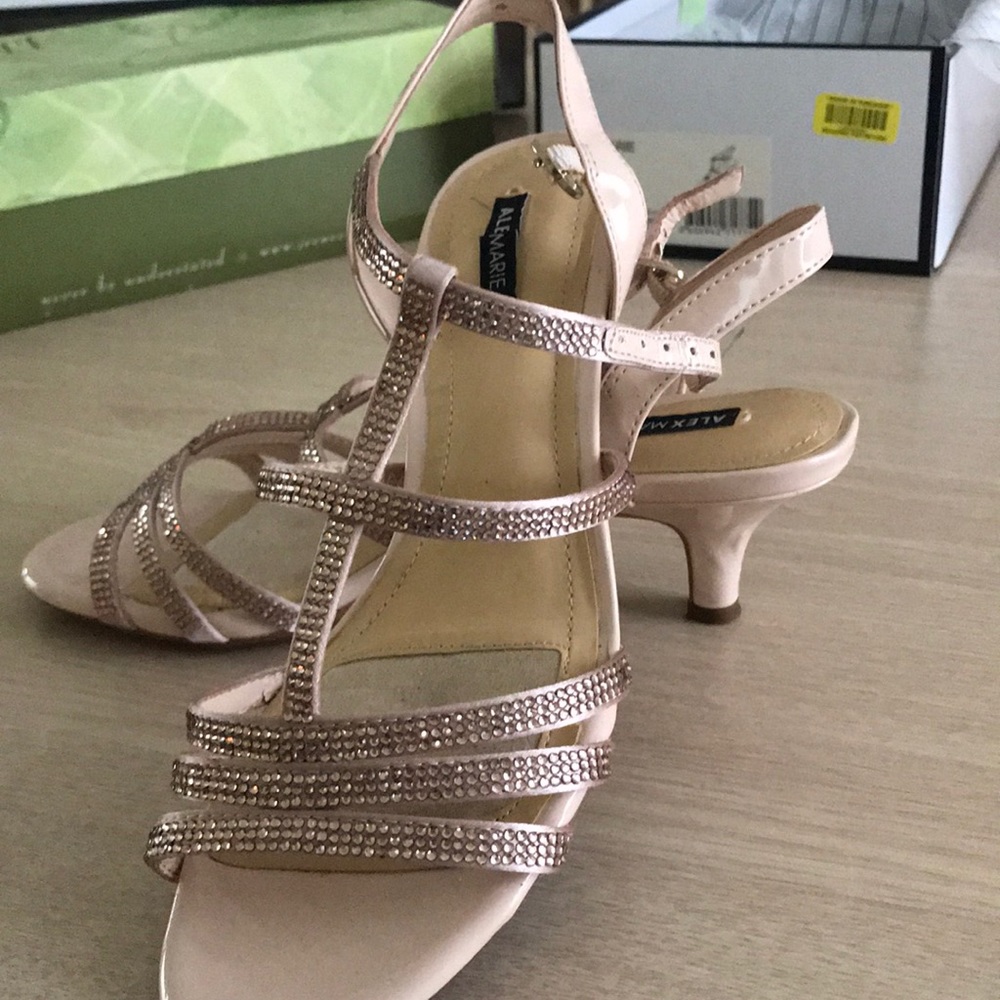 Elegant pump